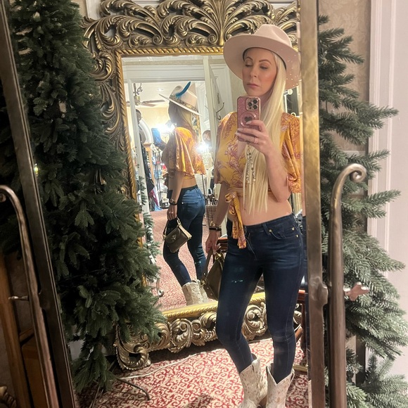 Meet your Posher - Picture 2 of 2